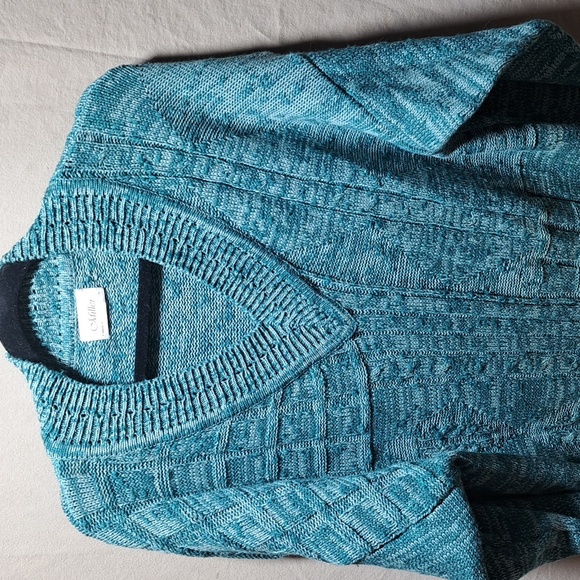 Woman's long sleeve knitted sweater - Picture 3 of 6